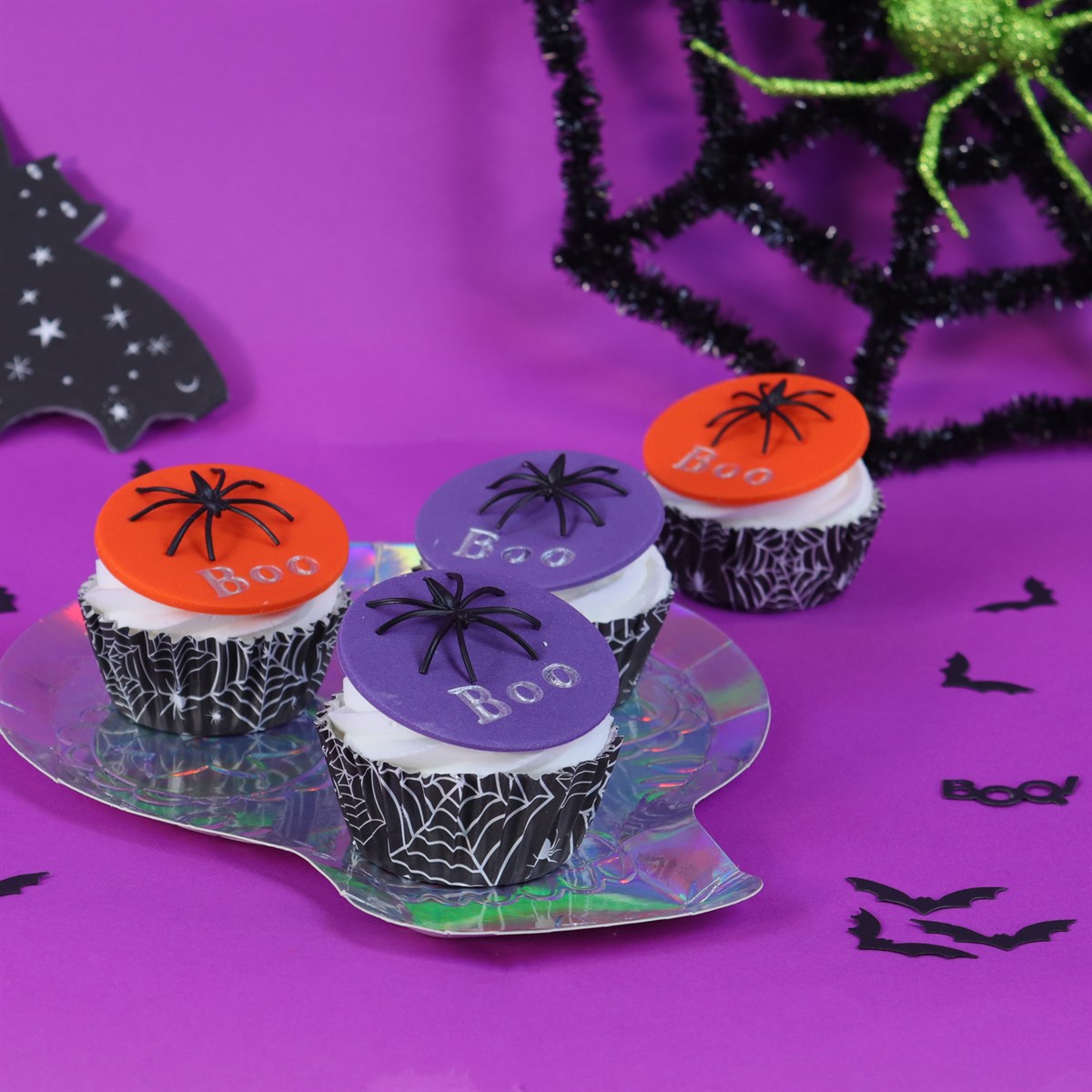 Lot de 30 caissettes à cupcakes doublées de feuille aluminium - &quot;Toile d&#39;araignée d&#39;Halloween&quot;